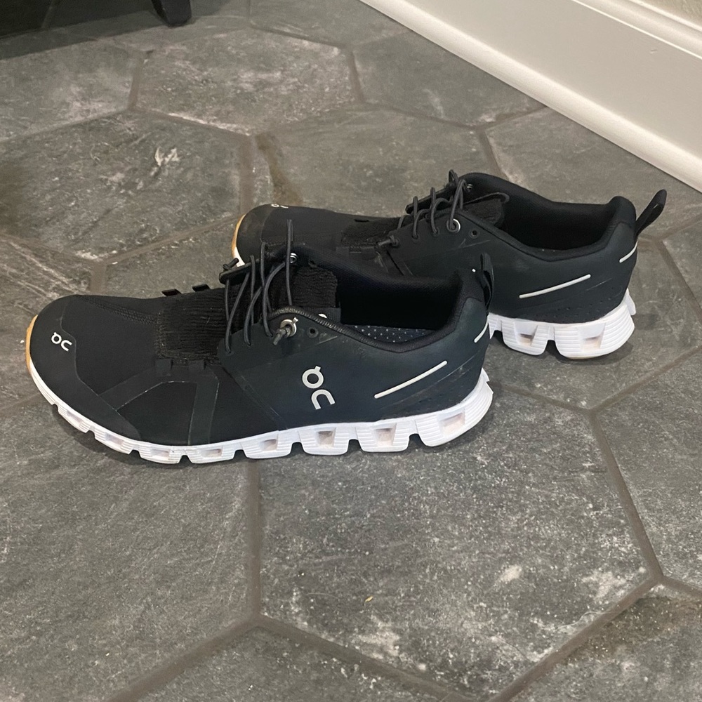Size 8, lightly used, On Cloud shoes